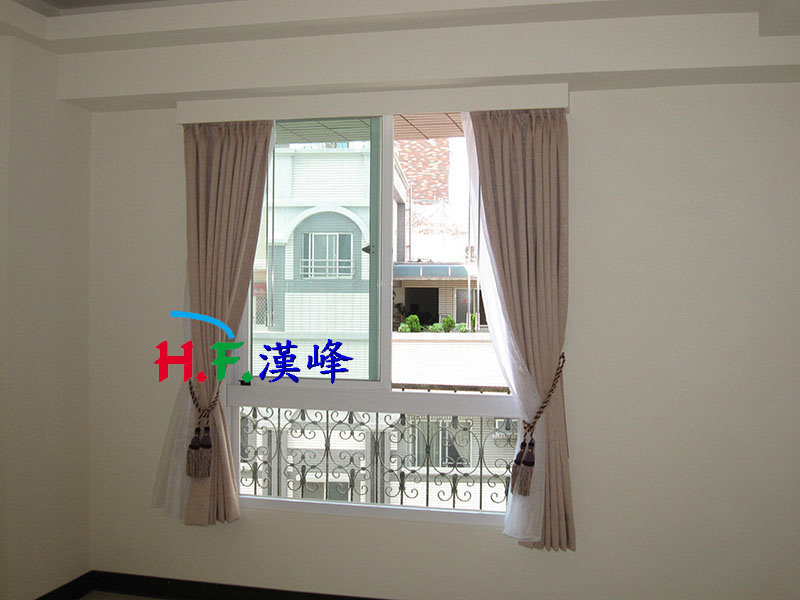 右拉窗 右拉窗